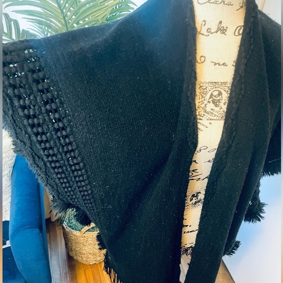 Knitted Poncho/Cardigan with Wooden Buttons - Picture 11 of 16